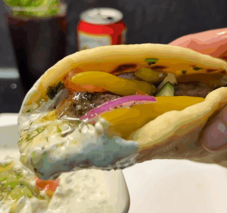 Homemade pita met kofte